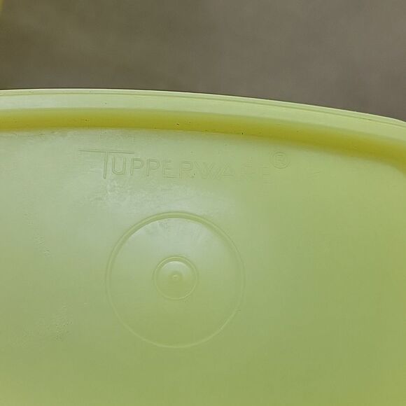 2 Tupperware Containers Yellow - Picture 7 of 7